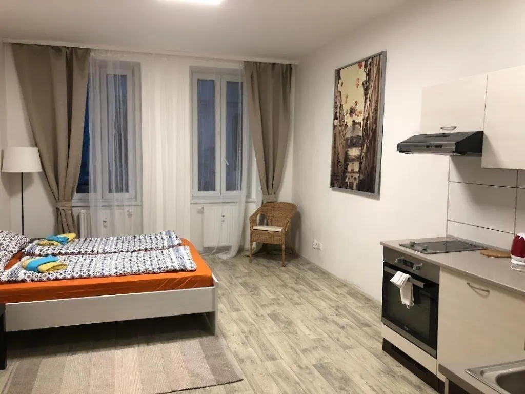 Apartment Apartmans For 2 Or 6 Peoples 12 Min By Walk From The Center Brno